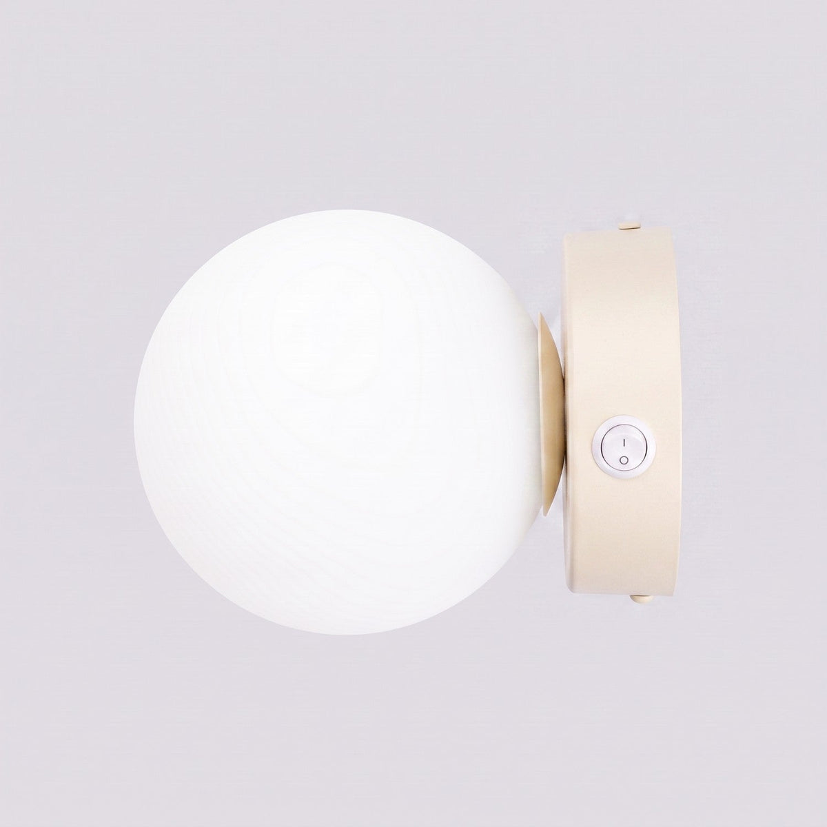 Applique Globe Solis en Verre Opalin Beige