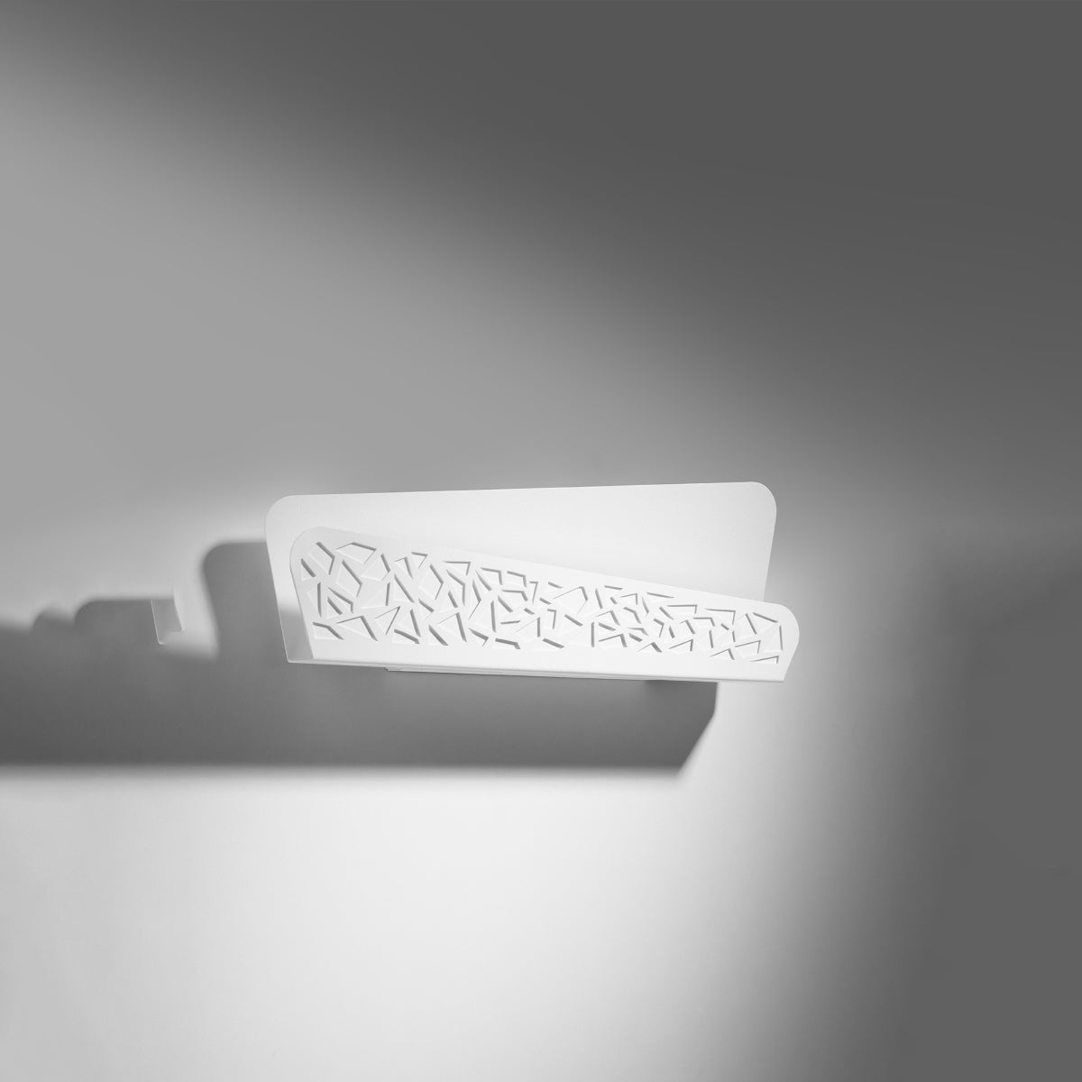 Applique Murale Géométrique Ajourée en Métal Blanc